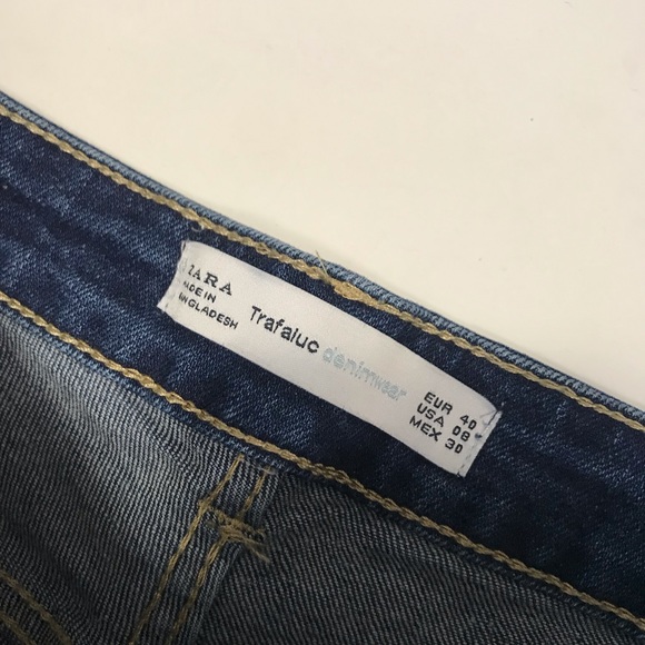 ✨3 for 15✨ Zara High Rise Jean Shorts - Picture 2 of 3